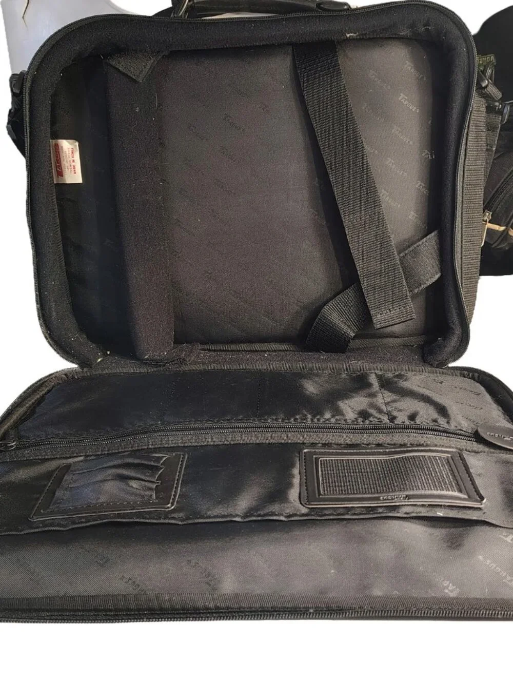 Unisex Black & Red 19inch Targus Laptop Bag